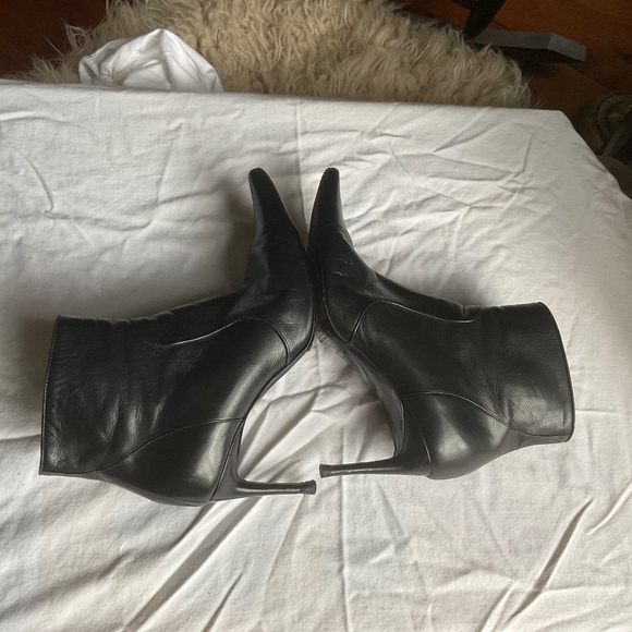 Dolce & Gabbana pointed toe high heeled bootie size 36.5 - Picture 4 of 14